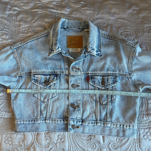 Levi's Cropped Barrel Blue Jean Jacket. - Picture 12 of 14
